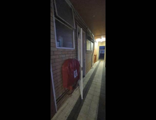 1 BEDROOM APARTMENT FOR SALE IN KEMPTON PARK WEST
